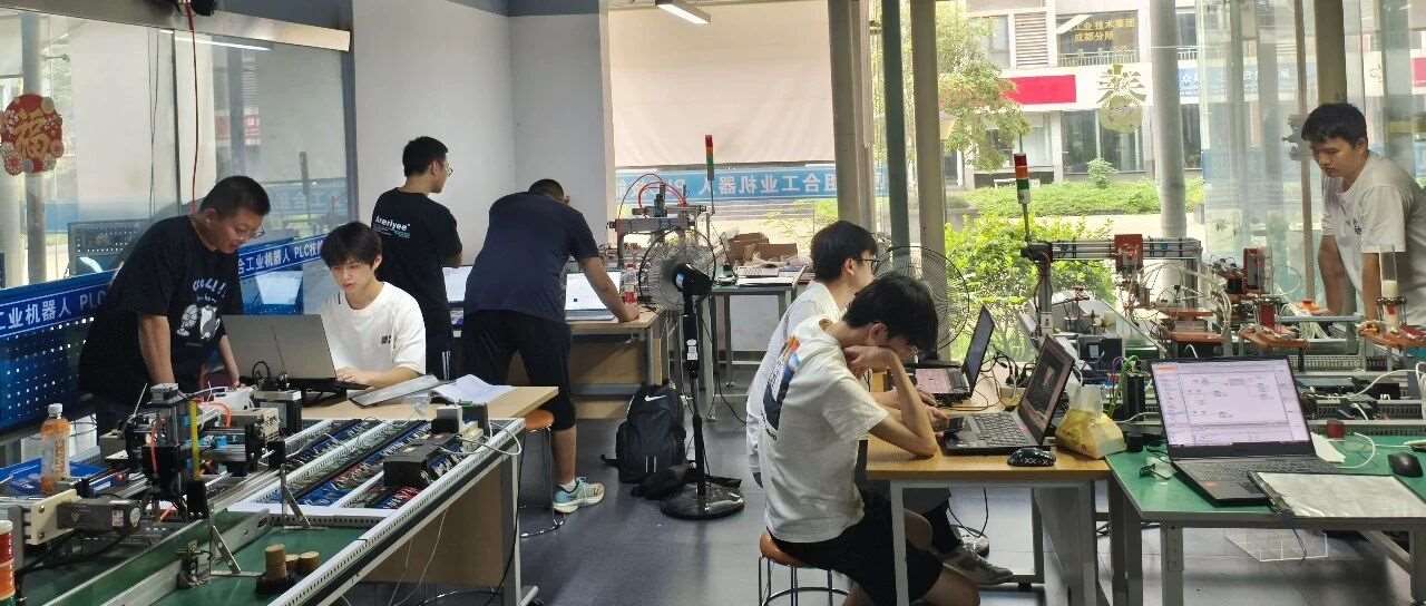 三菱FX5U  PLC:高效可靠的自动化控制利器